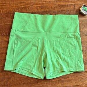 Athleta Salutation Stash Bright Lime Green Athletic Shorts Pockets Compression